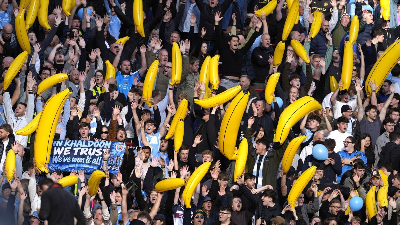 👀 Perché i tifosi del Manchester City hanno portato banane gonfiabili ad Anfield?