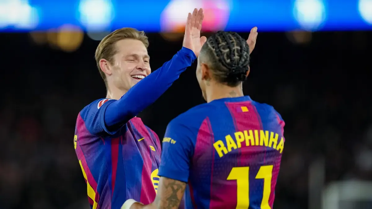 Raphinha, tornato in gruppo, come De Jong