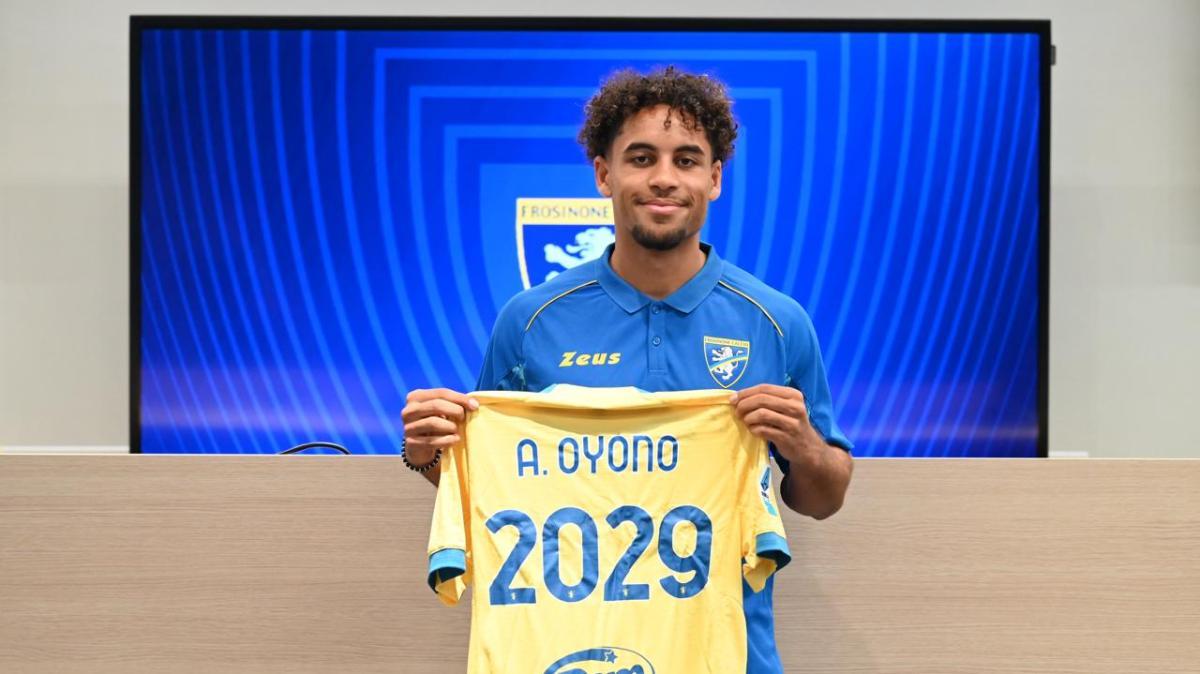 Anthony Oyono rinnova con il Frosinone fino al 2029: l'annuncio ufficiale del club