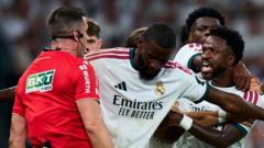 Vinicius Jr melewatkan pertandingan Barcelona karena larangan