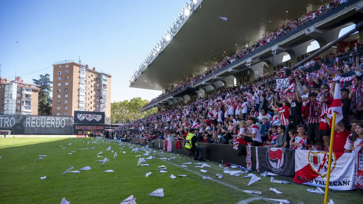 Rayo empfängt Elche in einem Klima völliger Spannung