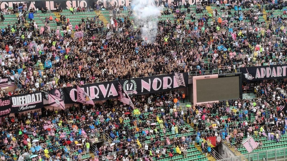 Was für eine Leidenschaft in Palermo: Die Tickets für Mantua sind bereits ausverkauft. Großes Publikum für das große Spiel