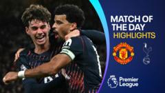Solanke segna nei minuti di recupero mentre gli Spurs in 10 pareggiano con il Man Utd