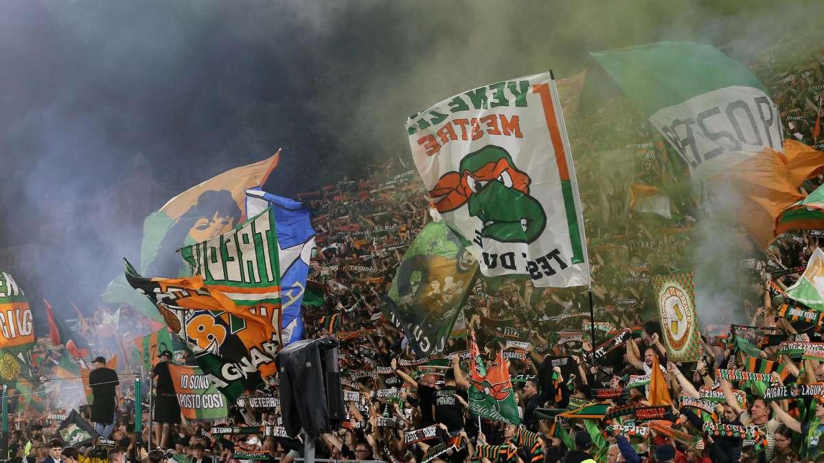 Napoli bricht nicht durch: Im Penzo herrscht Gleichgewicht, 0:0 gegen Venezia in der 45. Minute