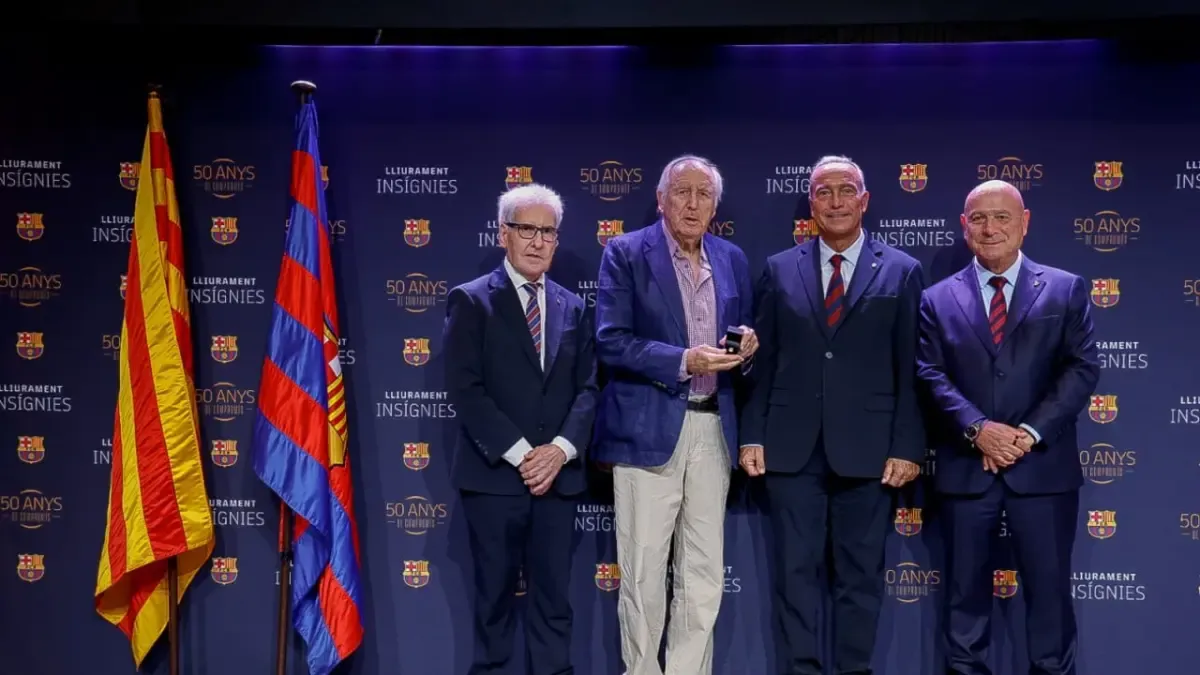 Charly Rexach riceve le insegne dei 50 anni come membro del Barça