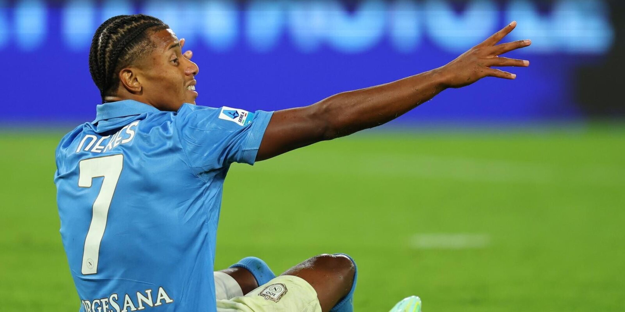 Napoli, auch Neres stoppt: Oberschenkelverletzung, Zustand und wie lange er ausfallen wird